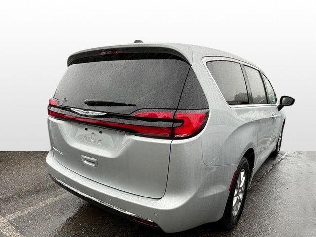 2024 Chrysler Pacifica Touring