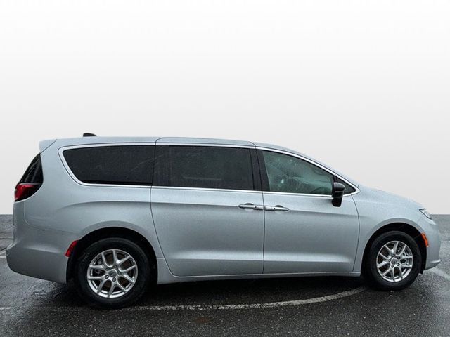 2024 Chrysler Pacifica Touring