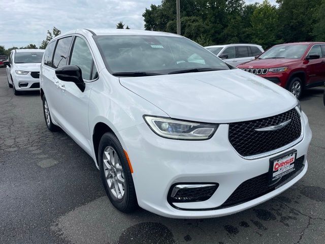 2024 Chrysler Pacifica Touring