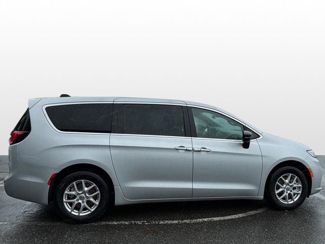 2024 Chrysler Pacifica Touring