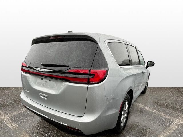 2024 Chrysler Pacifica Touring