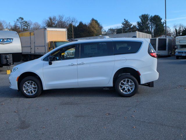 2024 Chrysler Pacifica Touring