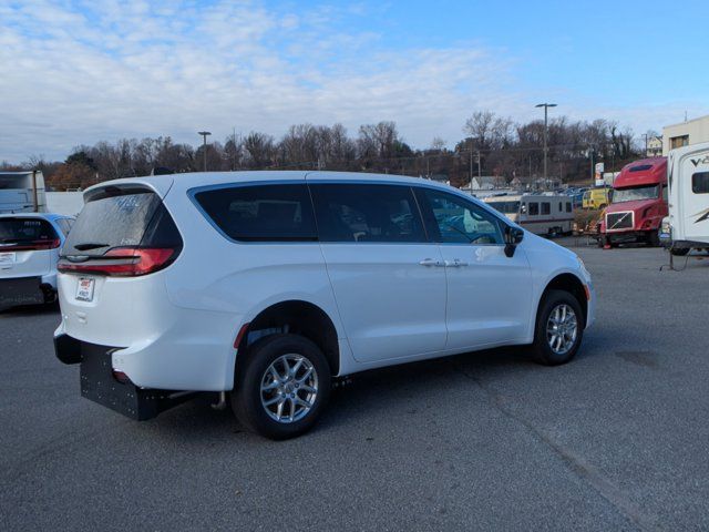 2024 Chrysler Pacifica Touring