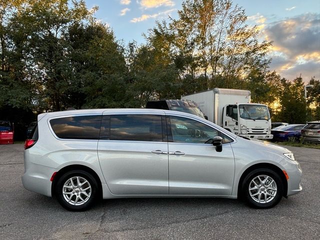 2024 Chrysler Pacifica Touring