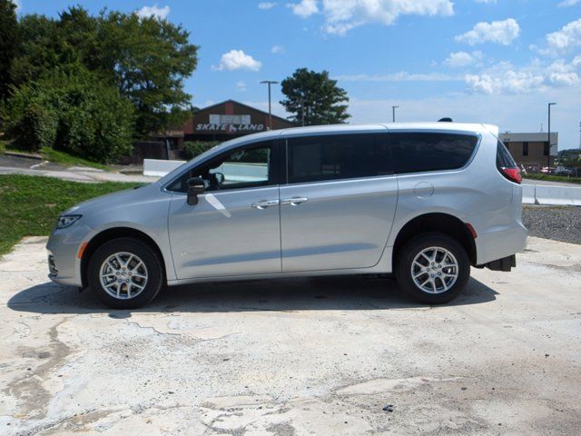 2024 Chrysler Pacifica Touring