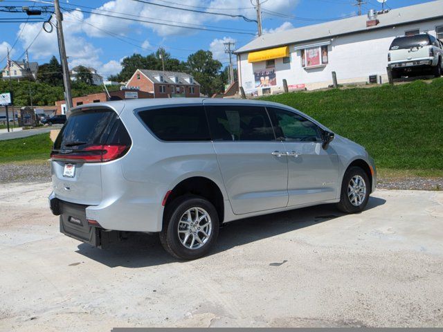 2024 Chrysler Pacifica Touring