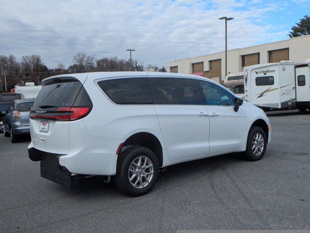 2024 Chrysler Pacifica Touring