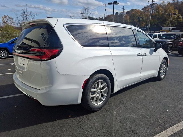 2024 Chrysler Pacifica Touring