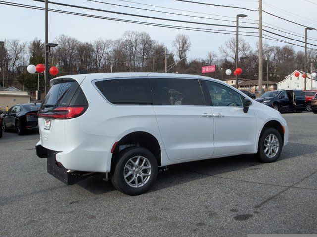 2024 Chrysler Pacifica Touring