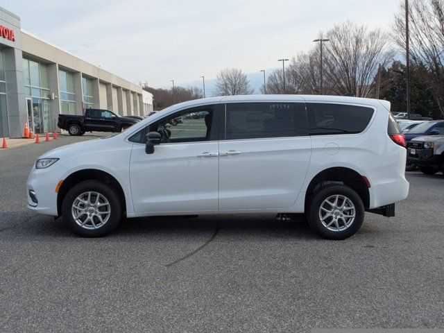 2024 Chrysler Pacifica Touring