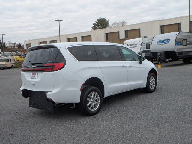 2024 Chrysler Pacifica Touring