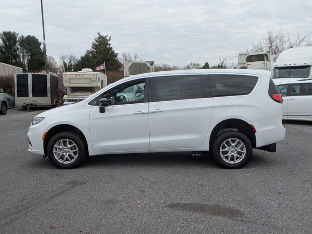 2024 Chrysler Pacifica Touring