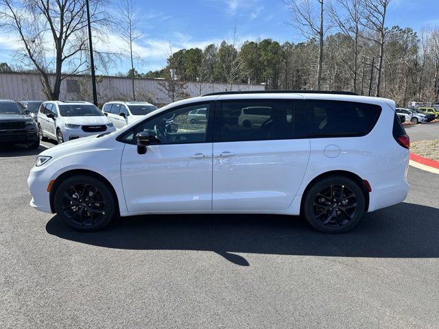 2024 Chrysler Pacifica Touring-L