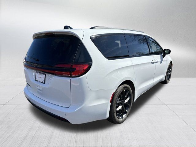 2024 Chrysler Pacifica Touring-L