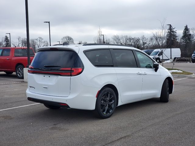 2024 Chrysler Pacifica Touring-L