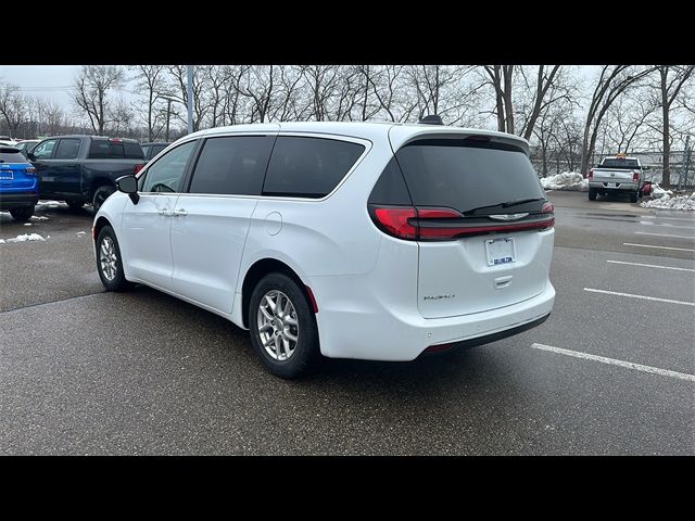 2024 Chrysler Pacifica Touring-L