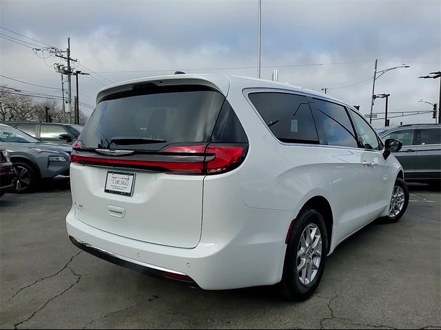 2024 Chrysler Pacifica Touring-L