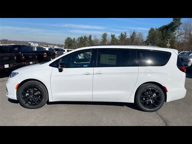 2024 Chrysler Pacifica Touring-L