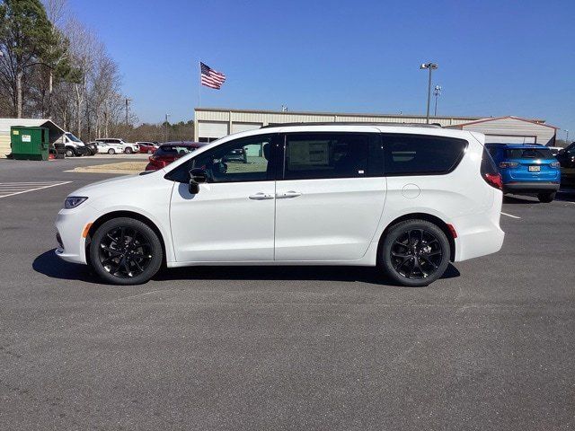 2024 Chrysler Pacifica Touring-L