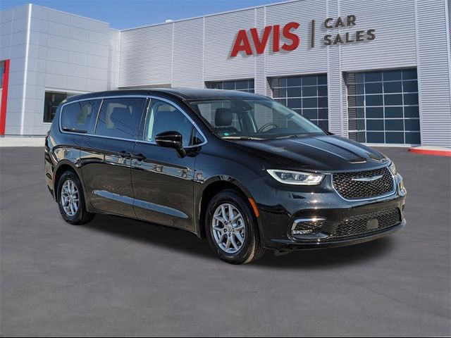 2024 Chrysler Pacifica Touring-L