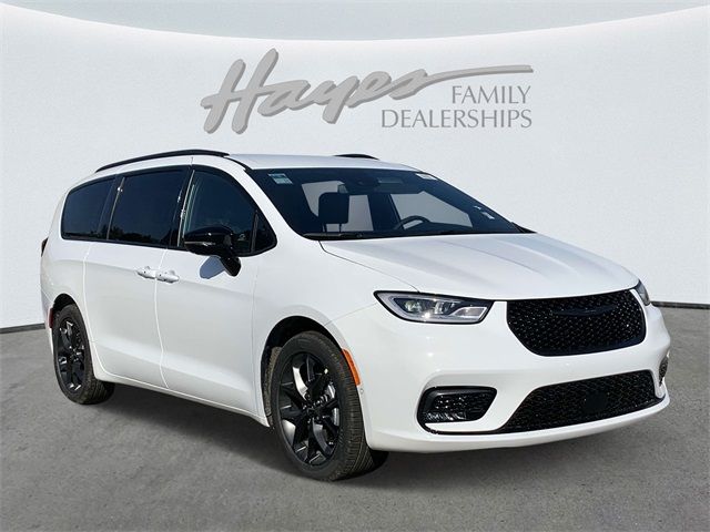 2024 Chrysler Pacifica Touring-L