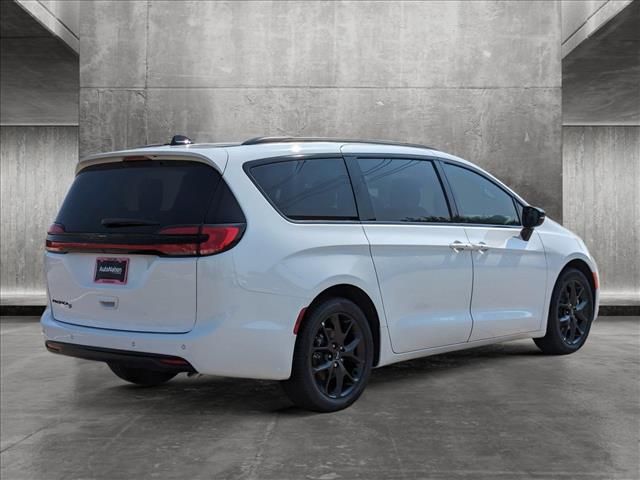 2024 Chrysler Pacifica Touring-L