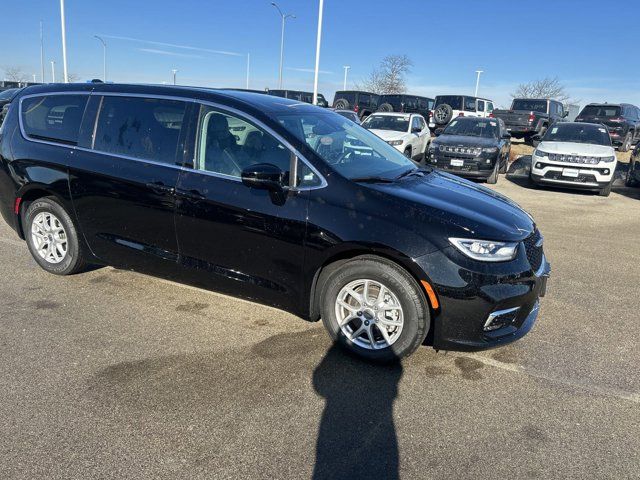 2024 Chrysler Pacifica Touring-L