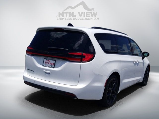 2024 Chrysler Pacifica Touring-L