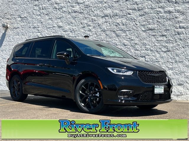 2024 Chrysler Pacifica Touring-L