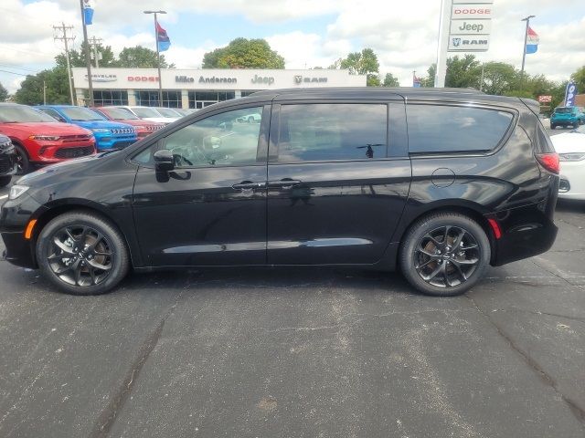 2024 Chrysler Pacifica Touring-L