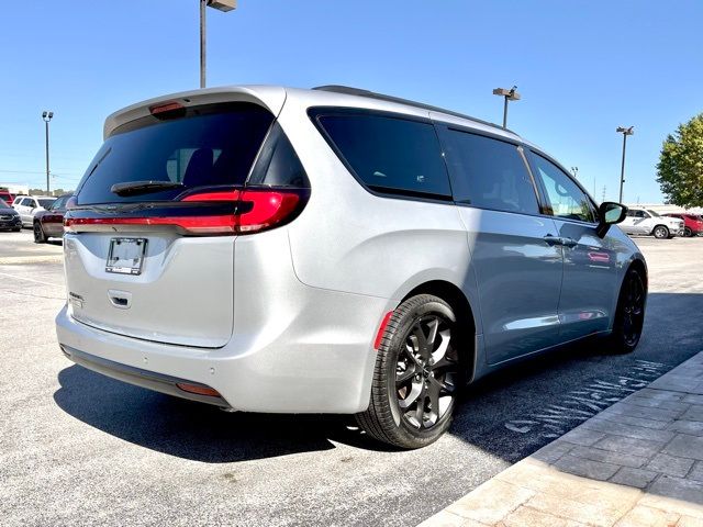 2024 Chrysler Pacifica Touring-L