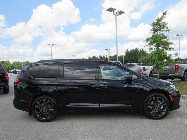 2024 Chrysler Pacifica Touring-L