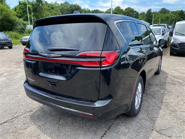 2024 Chrysler Pacifica Touring-L