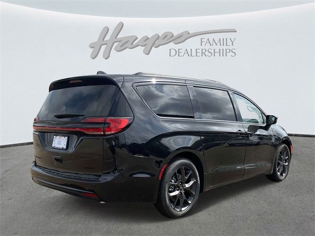 2024 Chrysler Pacifica Touring-L