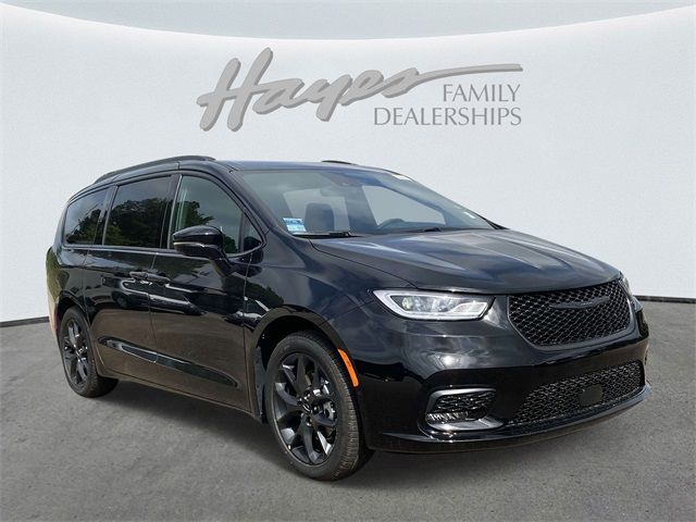 2024 Chrysler Pacifica Touring-L