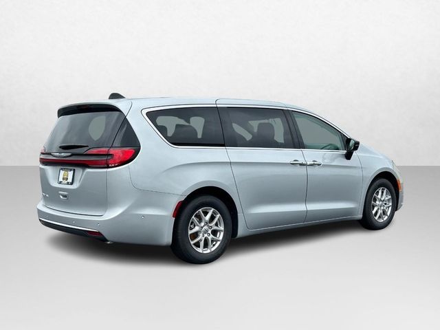 2024 Chrysler Pacifica Touring-L