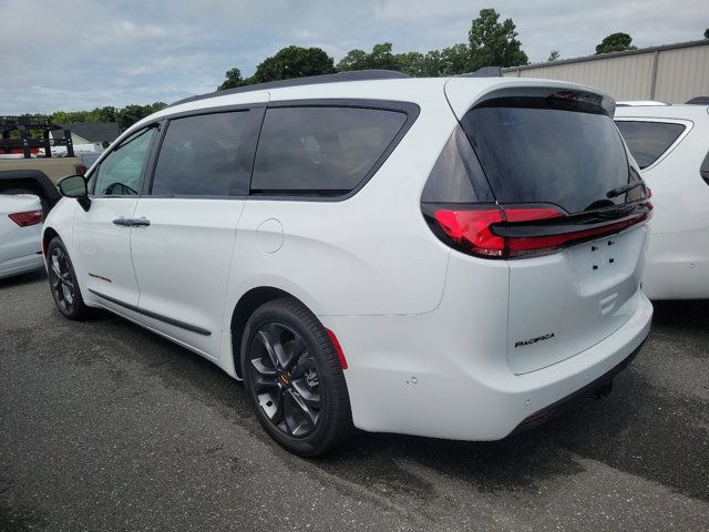 2024 Chrysler Pacifica Touring-L