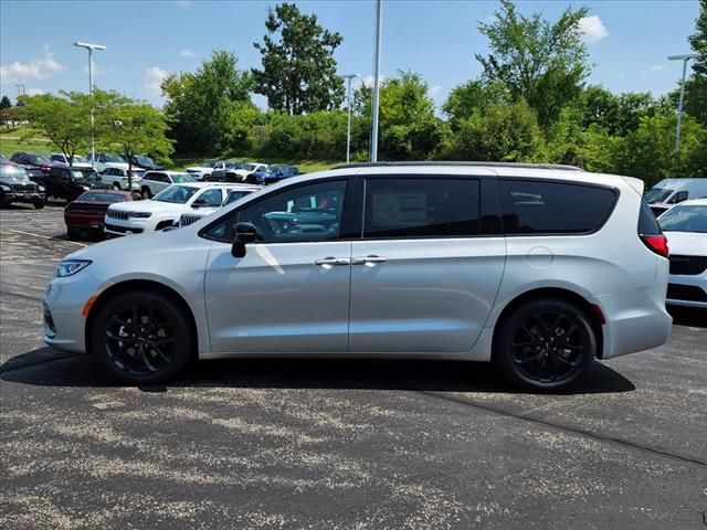 2024 Chrysler Pacifica Touring-L