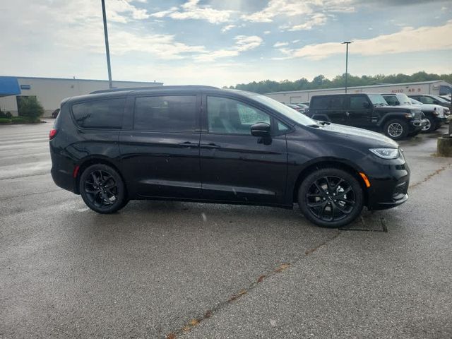 2024 Chrysler Pacifica Touring-L