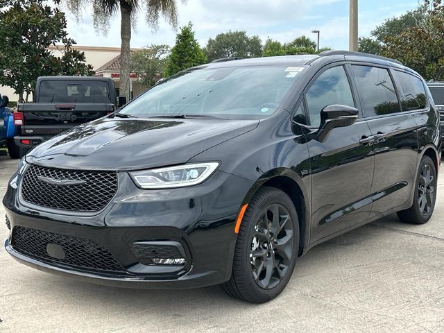 2024 Chrysler Pacifica Touring-L