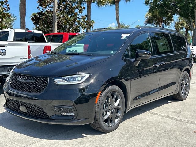 2024 Chrysler Pacifica Touring-L