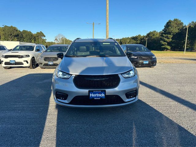 2024 Chrysler Pacifica Touring-L