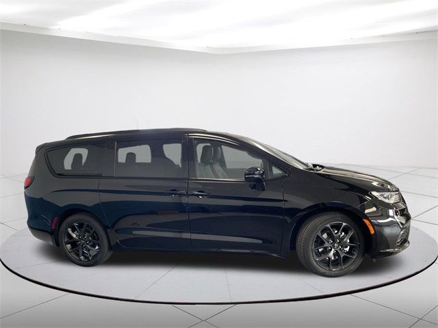 2024 Chrysler Pacifica Touring-L