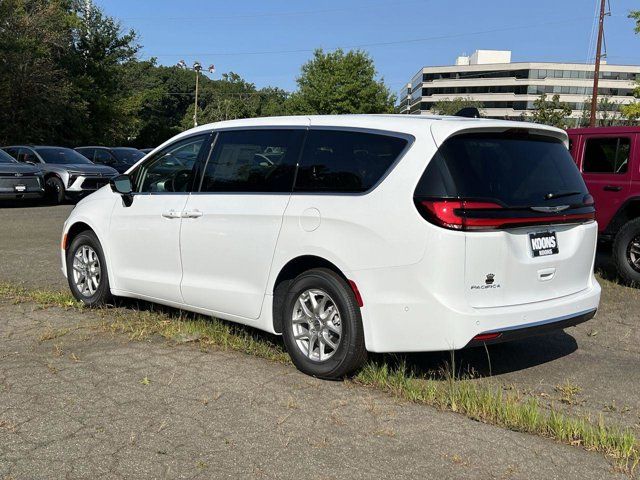 2024 Chrysler Pacifica Touring-L