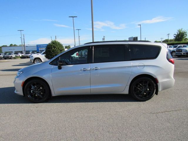 2024 Chrysler Pacifica Touring-L