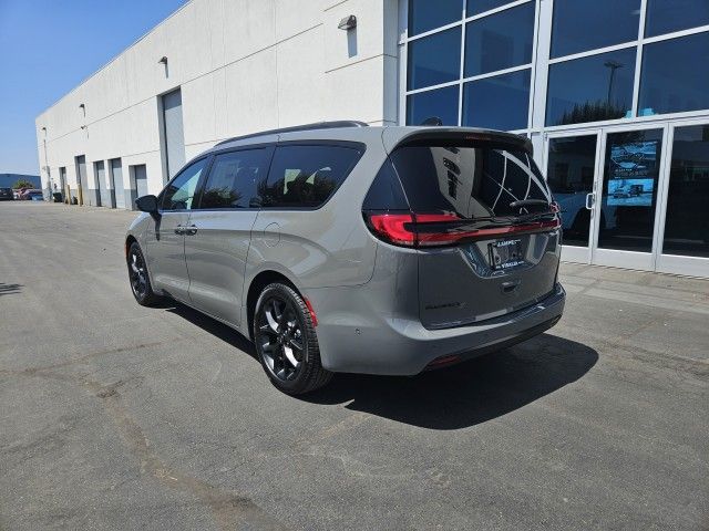 2024 Chrysler Pacifica Touring-L