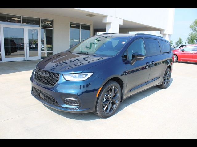 2024 Chrysler Pacifica Touring-L