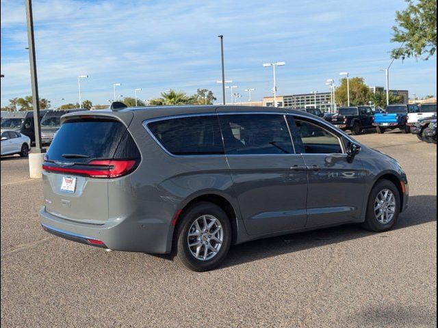 2024 Chrysler Pacifica Touring-L