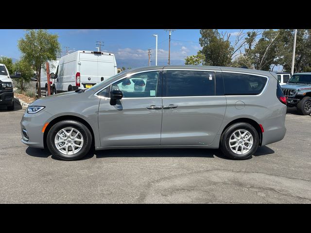 2024 Chrysler Pacifica Touring-L