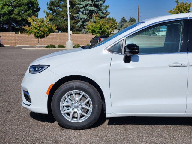 2024 Chrysler Pacifica Touring-L